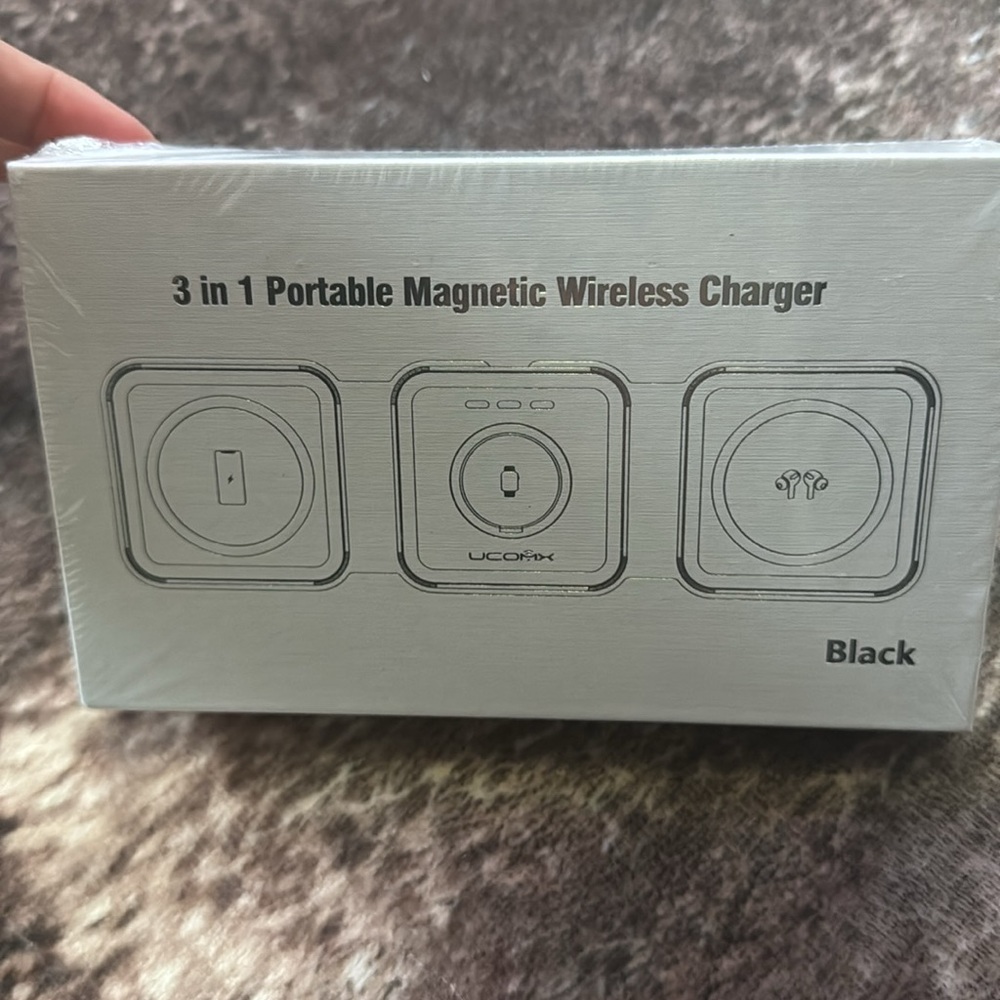 UCOMX 3 in 1 Charging Station for Multple Devices,Foldable 3 in 1 Wireless - Picture 3 of 3